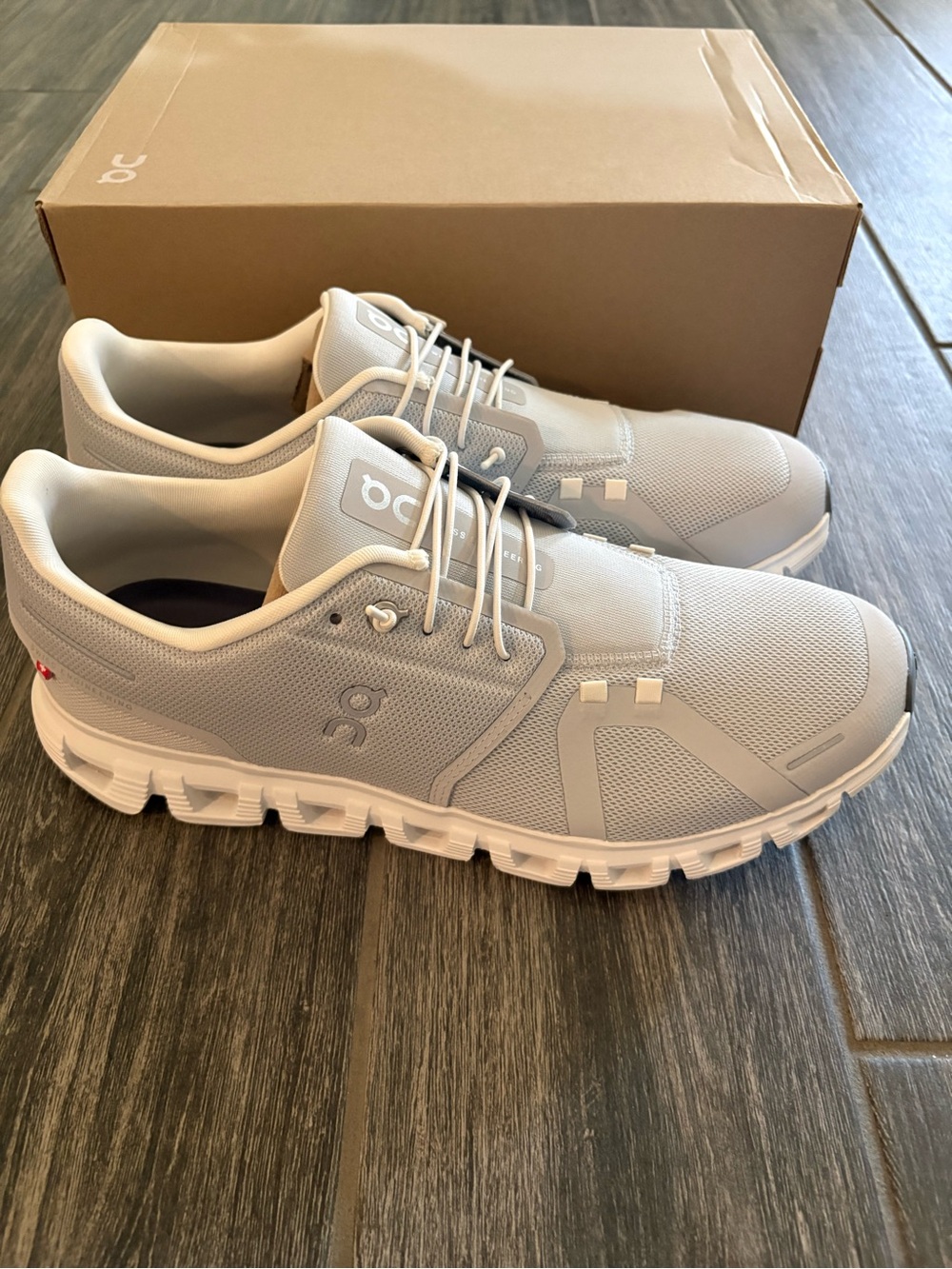 On Running- Men’s Cloud 6- Glacier/ White size 12